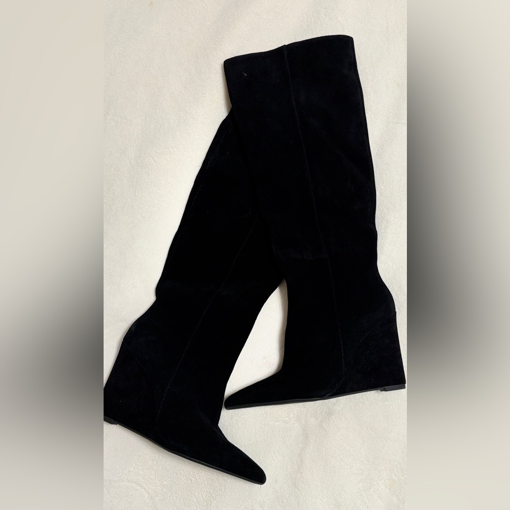 Gianni Bini Black Heeled Suede Boots